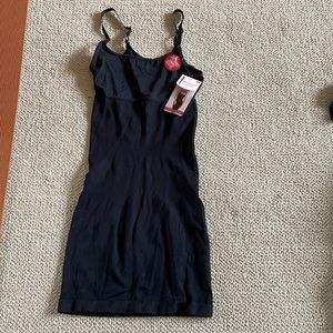 $5 SALE 🎄NWT Skinny girl shaping seamless slip